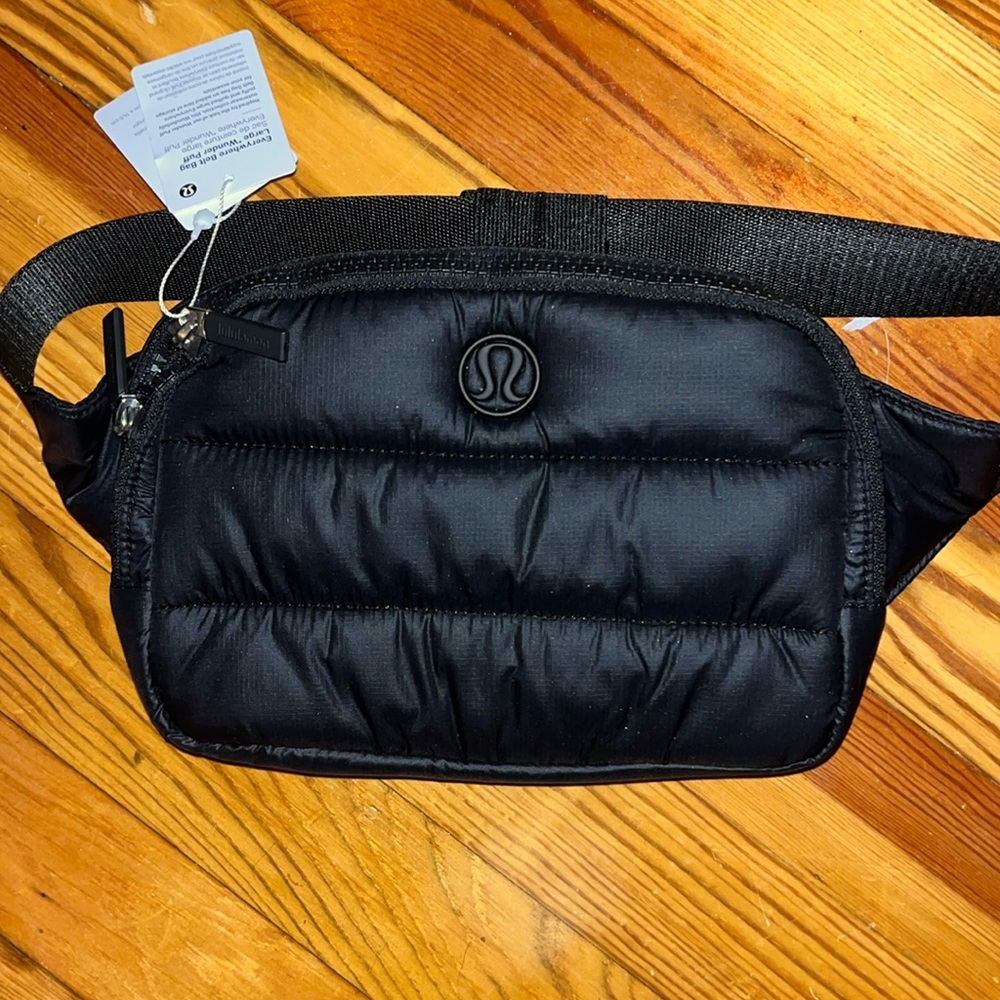 Lululemon large puffer everywhere belt bag